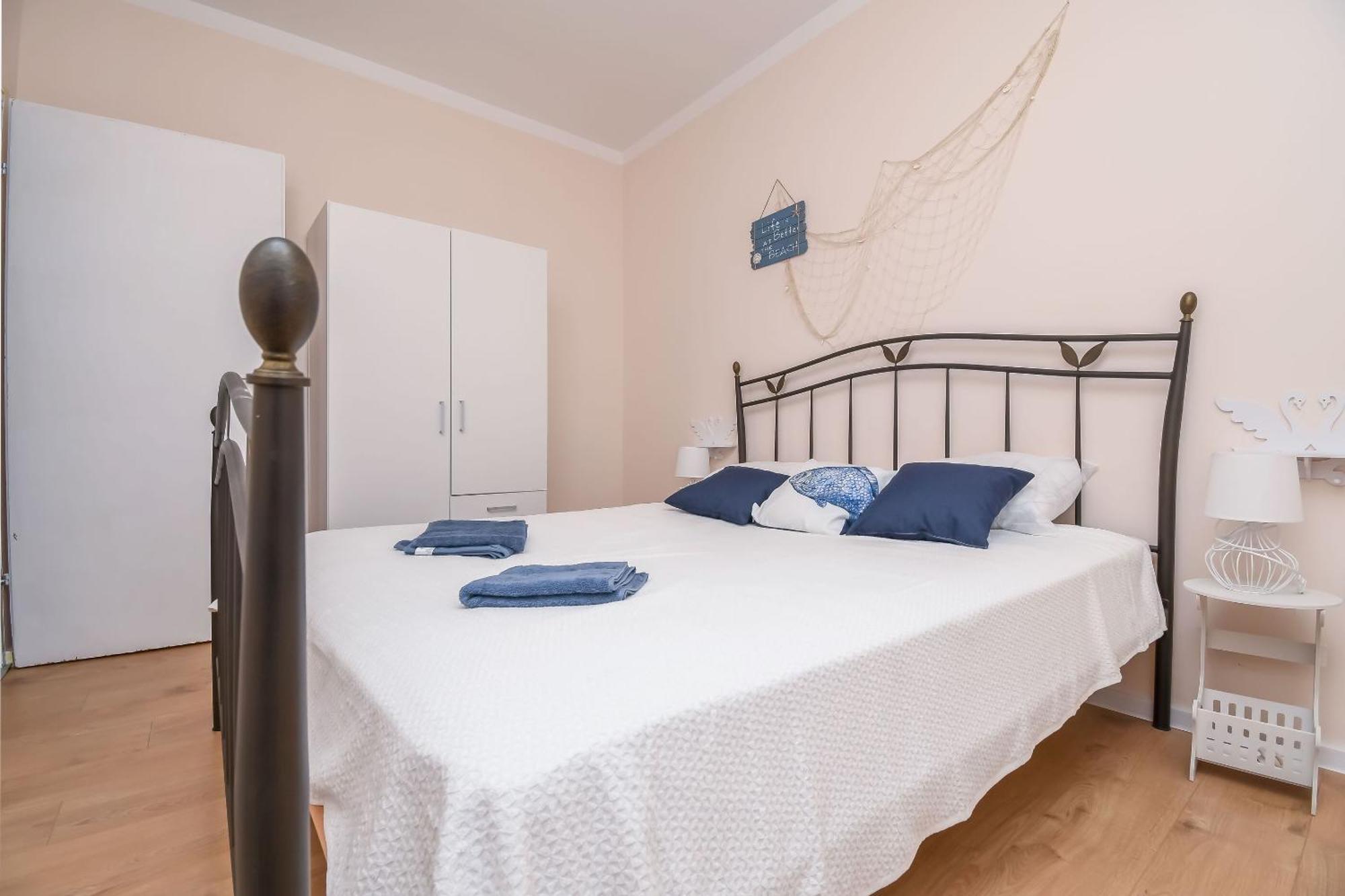 Makakada * Trogir