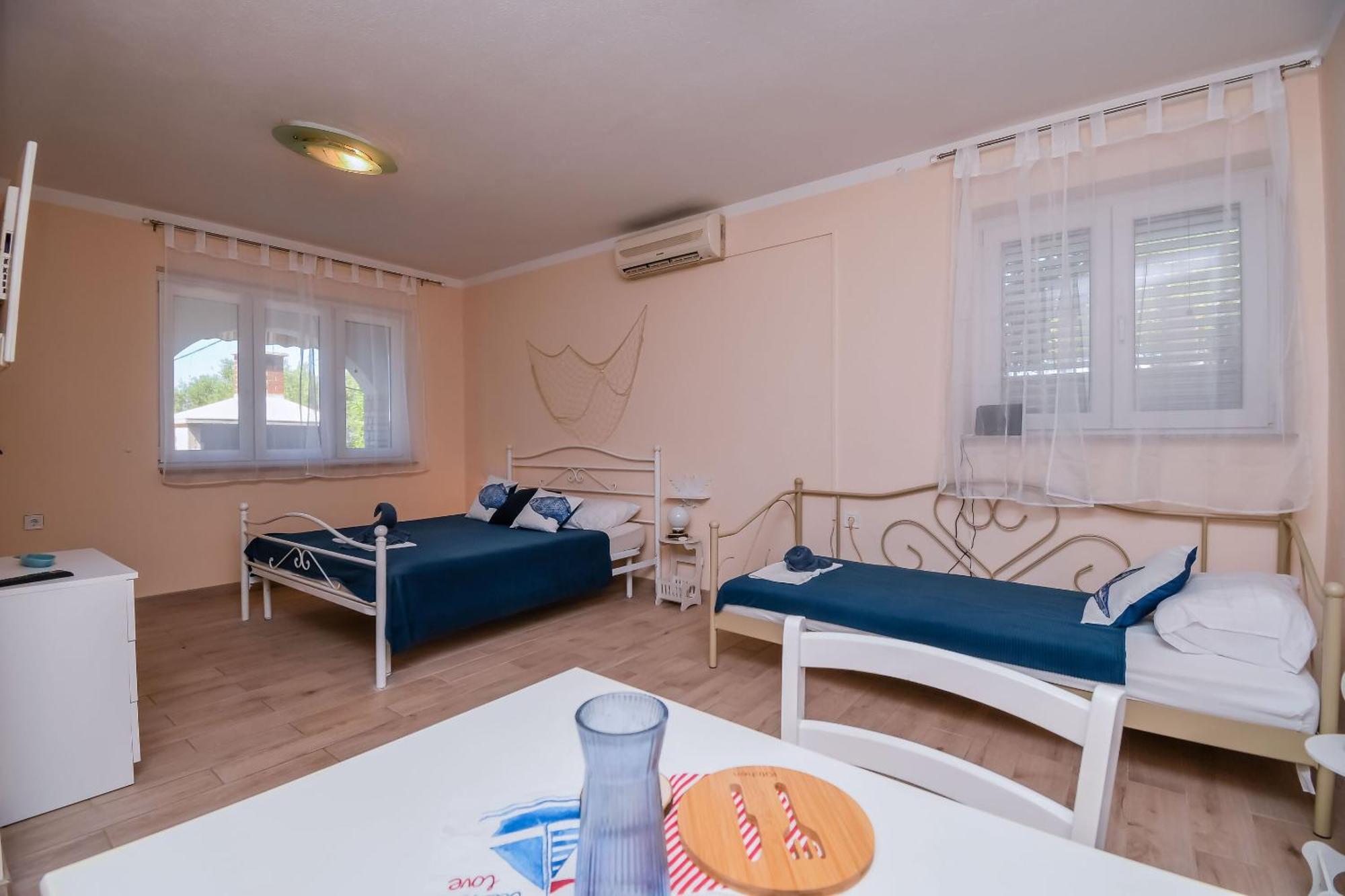 Makakada * Trogir