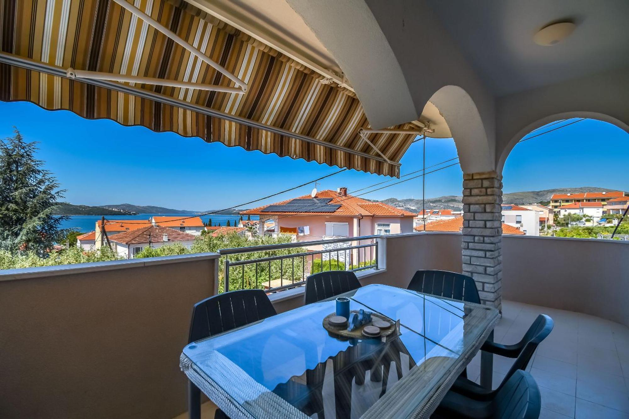 Makakada * Trogir